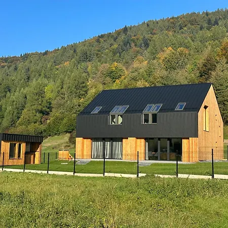 Spanie W Modrzewiowej Stodole